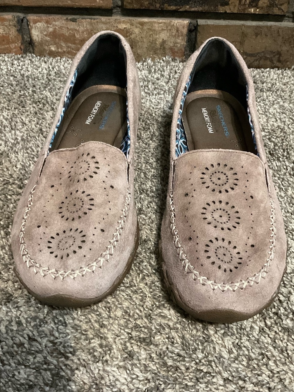 Skechers Taupe Faux Suede Slip-On Walking Loafers Size 11 - Picture 2 of 9